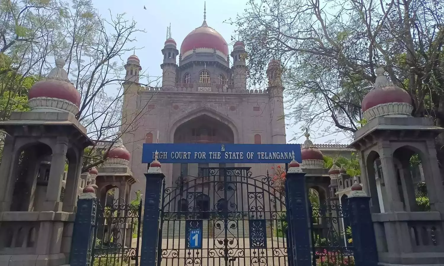 Telangana HC ने मणिकोंडा जागीर में अवैध निर्माण को लेकर GHMC-HMDA को फटकार लगाई Telangana HC ने मणिकोंडा जागीर में अवैध निर्माण को लेकर GHMC-HMDA को फटकार लगाई