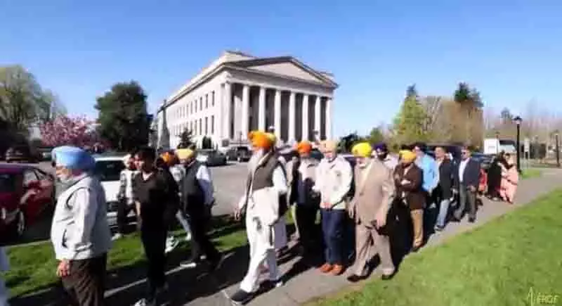 पहली बार Sikhs ने वाशिंगटन के ओलंपिया शहर में स्टेट कैपिटल में बैसाखी मनाई पहली बार Sikhs ने वाशिंगटन के ओलंपिया शहर में स्टेट कैपिटल में बैसाखी मनाई