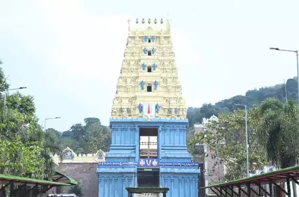 Simhachalam : मंत्रियों ने सिंहाचलम में चंदन उत्सव के आयोजन की समीक्षा की Simhachalam : मंत्रियों ने सिंहाचलम में चंदन उत्सव के आयोजन की समीक्षा की