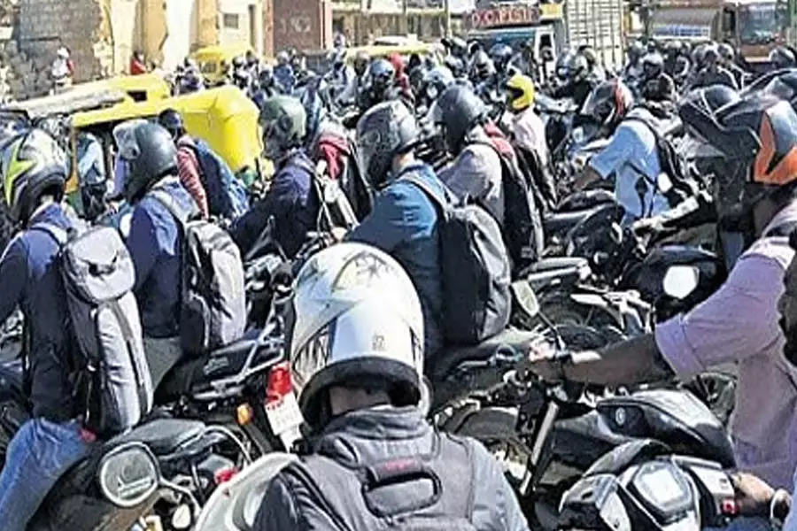 आईटी कॉरिडोर में प्रमुख यातायात परियोजनाएं रुकी, जानें वजह आईटी कॉरिडोर में प्रमुख यातायात परियोजनाएं रुकी, जानें वजह