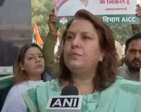 गांधी परिवार के खिलाफ ED की चार्जशीट पर कांग्रेस की सुप्रिया श्रीनेत ने कही ये बात गांधी परिवार के खिलाफ ED की चार्जशीट पर कांग्रेस की सुप्रिया श्रीनेत ने कही ये बात