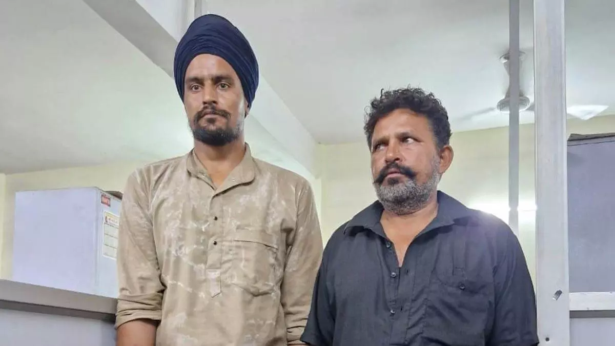 आमानाका थाने से तस्कर फरार आमानाका थाने से तस्कर फरार