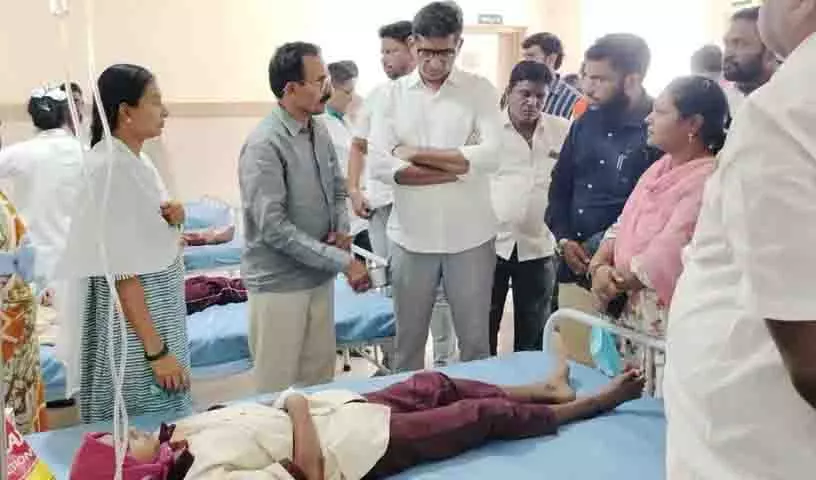 Korutla सामाजिक कल्याण आवासीय विद्यालय के लगभग 30 छात्र बीमार पड़े Korutla सामाजिक कल्याण आवासीय विद्यालय के लगभग 30 छात्र बीमार पड़े