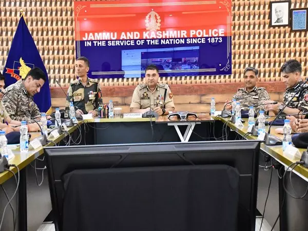 IGP कश्मीर ने की आगामी कार्यक्रमों से पहले उच्च स्तरीय सुरक्षा समीक्षा बैठक की अध्यक्षता IGP कश्मीर ने की आगामी कार्यक्रमों से पहले उच्च स्तरीय सुरक्षा समीक्षा बैठक की अध्यक्षता