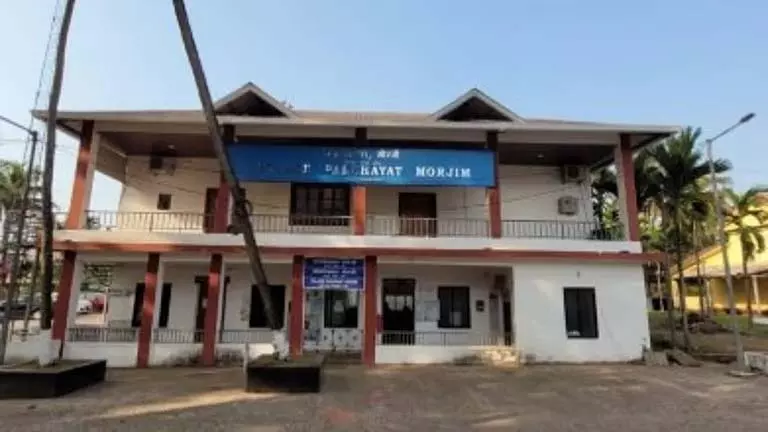 मोरजिम पंचायत ने HC के निर्देश के बाद सड़क किनारे निर्माण का सर्वेक्षण शुरू मोरजिम पंचायत ने HC के निर्देश के बाद सड़क किनारे निर्माण का सर्वेक्षण शुरू