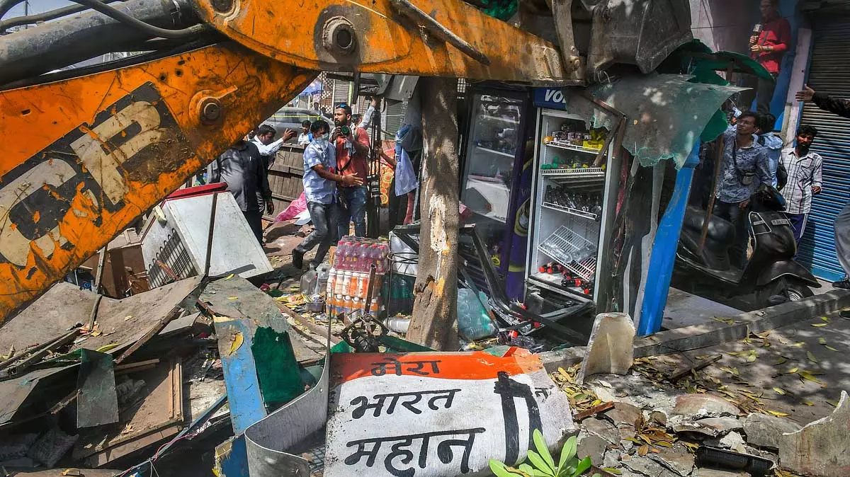नगरपालिका प्रमुख ने दंगों के आरोपियों के घर गिराए जाने पर बॉम्बे HC से माफ़ी मांगी नगरपालिका प्रमुख ने दंगों के आरोपियों के घर गिराए जाने पर बॉम्बे HC से माफ़ी मांगी