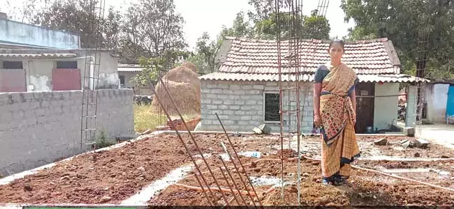 इंदिराम्मा आवास योजना के तहत लाभार्थियों की पहली किस्त 1 लाख प्रति लाभार्थी दिए जाएंगे इंदिराम्मा आवास योजना के तहत लाभार्थियों की पहली किस्त 1 लाख प्रति लाभार्थी दिए जाएंगे
