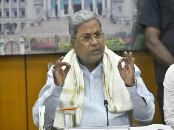 CM सिद्धारमैया ने जाति जनगणना का किया बचाव, नेशनल हेराल्ड मामले को लेकर BJP पर किया पलटवार CM सिद्धारमैया ने जाति जनगणना का किया बचाव, नेशनल हेराल्ड मामले को लेकर BJP पर किया पलटवार