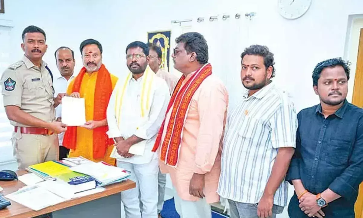 Andhra: भाजपा ने भुमना के खिलाफ दर्ज कराई शिकायत Andhra: भाजपा ने भुमना के खिलाफ दर्ज कराई शिकायत