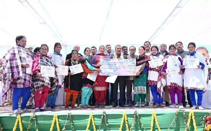 Pangi की 1,926 महिलाओं को 3 माह के लिए 4,500 रुपये की सहायता राशि जारी की Pangi की 1,926 महिलाओं को 3 माह के लिए 4,500 रुपये की सहायता राशि जारी की
