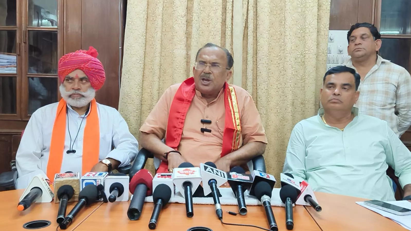 Jaipur: विधानसभा अध्यक्ष ने उदयपुर में पत्रकार वार्ता को किया सम्बोधित Jaipur: विधानसभा अध्यक्ष ने उदयपुर में पत्रकार वार्ता को किया सम्बोधित