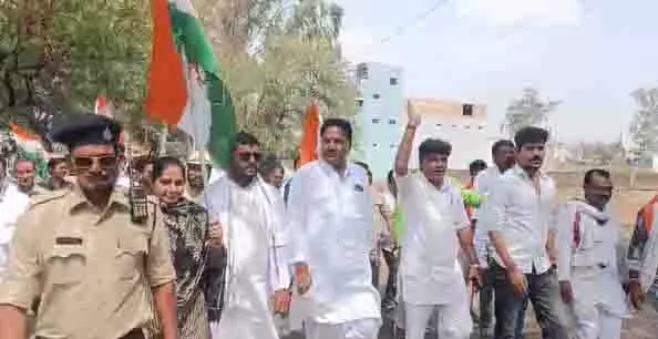 Raisen के कलेक्ट्रेट में कांग्रेसियों ने किया हल्लाबोल विरोध प्रदर्शन Raisen के कलेक्ट्रेट में कांग्रेसियों ने किया हल्लाबोल विरोध प्रदर्शन