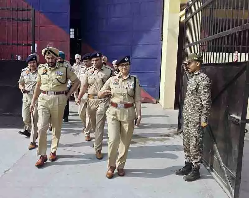 विशेष DGP (रेलवे) ने सेंट्रल जेल का निरीक्षण किया विशेष DGP (रेलवे) ने सेंट्रल जेल का निरीक्षण किया
