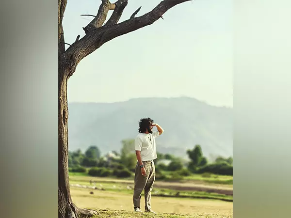 Riteish Deshmukh ने प्रकृति के बीच आनंदित पल का लिया आनंद Riteish Deshmukh ने प्रकृति के बीच आनंदित पल का लिया आनंद