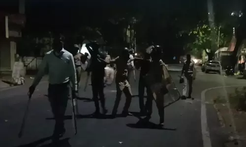 Nashik: अवैध दरगाह हटाने को लेकर बवाल Nashik: अवैध दरगाह हटाने को लेकर बवाल