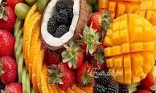 Skin Care: चिलचिलाती धूप में भी चाहिए ग्लोइंग स्किन तो खाना शुरू कर दें ये फल