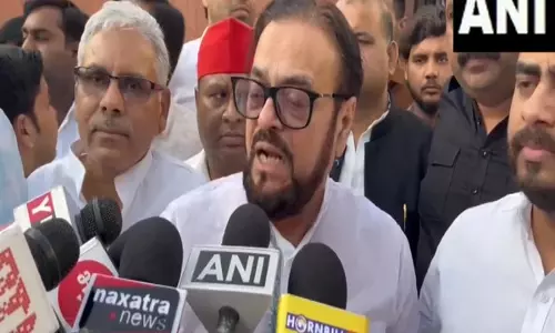 सपा नेता Abu Azmi ने प्रदर्शनकारियों से शांतिपूर्ण प्रदर्शन सुनिश्चित करने का आग्रह किया सपा नेता Abu Azmi ने प्रदर्शनकारियों से शांतिपूर्ण प्रदर्शन सुनिश्चित करने का आग्रह किया