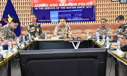 IGP कश्मीर ने आगामी कार्यक्रमों से पहले उच्च स्तरीय सुरक्षा समीक्षा बैठक की अध्यक्षता की