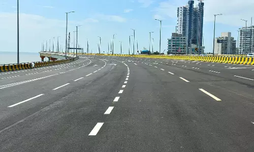 Mumbai : जुहू निवासियों ने बांद्रा से वर्सोवा तक समुद्र के नीचे सुरंग बनाने की मांग की Mumbai : जुहू निवासियों ने बांद्रा से वर्सोवा तक समुद्र के नीचे सुरंग बनाने की मांग की