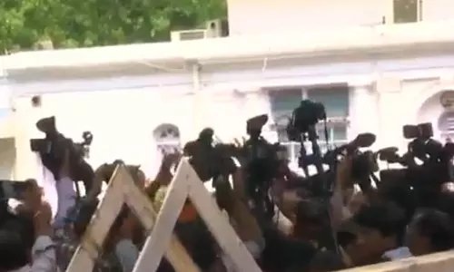 कांग्रेस कार्यालय पर केंद्र सरकार के खिलाफ प्रदर्शन कांग्रेस कार्यालय पर केंद्र सरकार के खिलाफ प्रदर्शन