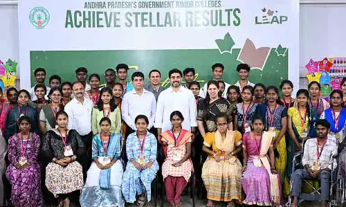 Andhra के मंत्री लोकेश 52 सरकारी कॉलेज इंटर टॉपरों को सम्मानित करेंगे