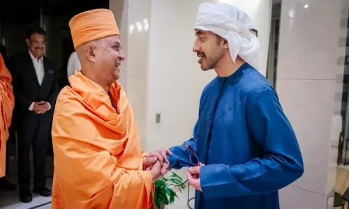 UAE उप प्रधानमंत्री ने अबू धाबी बीएपीएस हिंदू मंदिर के प्रमुख से मुलाकात की