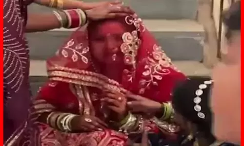 ऐसा क्या हुआ? बारातियों को थाने में बिठाया, रोती दिखी दुल्हन, अजब मामला