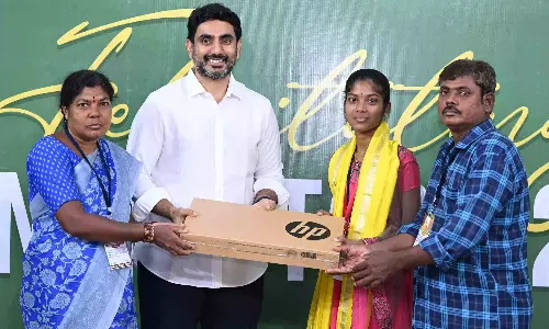 Andhra: लोकेश ने राज्य स्तरीय टॉपर्स को सम्मानित किया