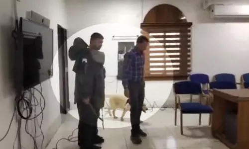 बम स्कॉयड पहुंची कवर्धा कलेक्ट्रेट, वीडियो