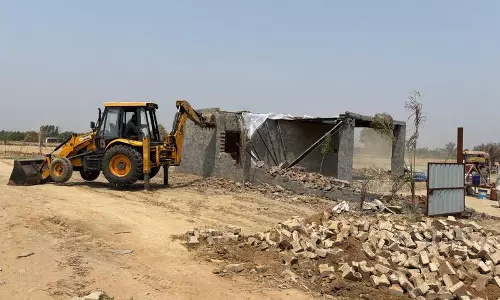 Haryana :  रोहतक में अभियान के दौरान अवैध कॉलोनी ढहाई गई