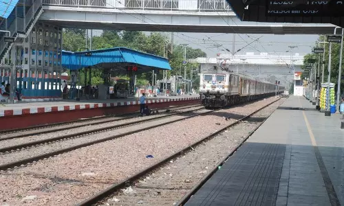 Haryana : करनाल निवासियों ने सिटी रेलवे स्टेशन पर वंदे भारत ट्रेन के ठहराव की मांग की Haryana : करनाल निवासियों ने सिटी रेलवे स्टेशन पर वंदे भारत ट्रेन के ठहराव की मांग की