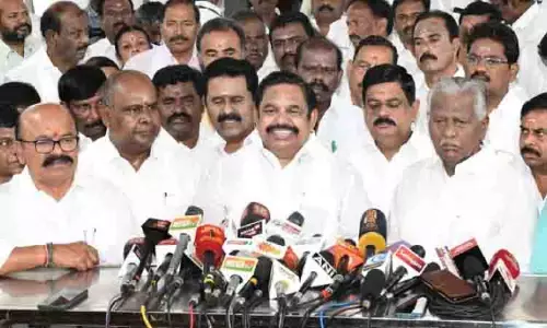 AIADMK ने मंत्रियों के खिलाफ प्रस्ताव लाने का प्रयास किया, विधानसभा से वॉकआउट किया