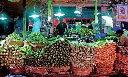 Chennai के कोयम्बेडु बाज़ार में सब्जियों के दाम देखें