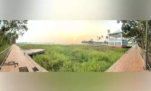 उद्घाटन के पांच वर्ष बीत चुके ; चार भागों वाला बोट टर्मिनल प्रश्नचिन्ह के रूप में उद्घाटन के पांच वर्ष बीत चुके ; चार भागों वाला बोट टर्मिनल प्रश्नचिन्ह के रूप में