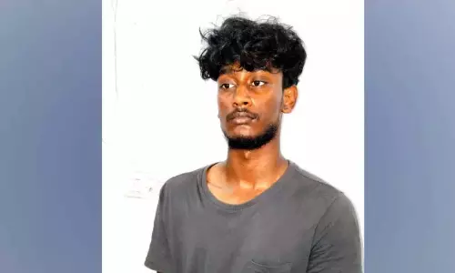 सिगरेट चुराने पर पुलिस अधिकारियों पर हेलमेट से हमला करने के आरोप में 19 वर्षीय युवक गिरफ्तार सिगरेट चुराने पर पुलिस अधिकारियों पर हेलमेट से हमला करने के आरोप में 19 वर्षीय युवक गिरफ्तार