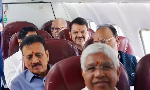 मुंबई से अमरावती हवाई अड्डे के लिए पहली व्यावसायिक उड़ान CM के साथ रवाना हुई