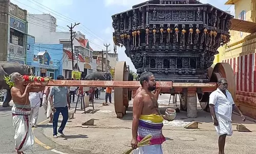 चिथिराई थेरथी महोत्सव: श्रीरंगम में मुहूर्तकाल में रोपण समारोह चिथिराई थेरथी महोत्सव: श्रीरंगम में मुहूर्तकाल में रोपण समारोह