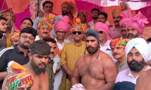 Kangra में बैसाखी मेले में कुश्ती, लोक संगीत और नृत्य की धूम Kangra में बैसाखी मेले में कुश्ती, लोक संगीत और नृत्य की धूम