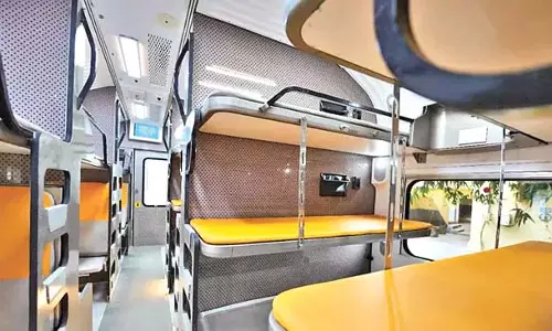 Andhra : श्री शहर में वंदे भरत स्लीपर अंदरूनी भाग