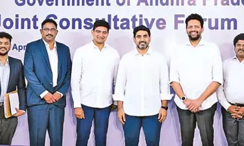 Nara Lokesh : हम निवेशकों पर बोझ कम करेंगे Nara Lokesh : हम निवेशकों पर बोझ कम करेंगे