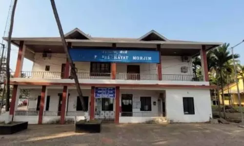 मोरजिम पंचायत ने HC के निर्देश के बाद सड़क किनारे निर्माण का सर्वेक्षण शुरू मोरजिम पंचायत ने HC के निर्देश के बाद सड़क किनारे निर्माण का सर्वेक्षण शुरू