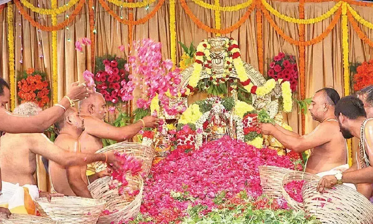 Andhra: वोंटीमिट्टा में पुष्पयागम का प्रदर्शन