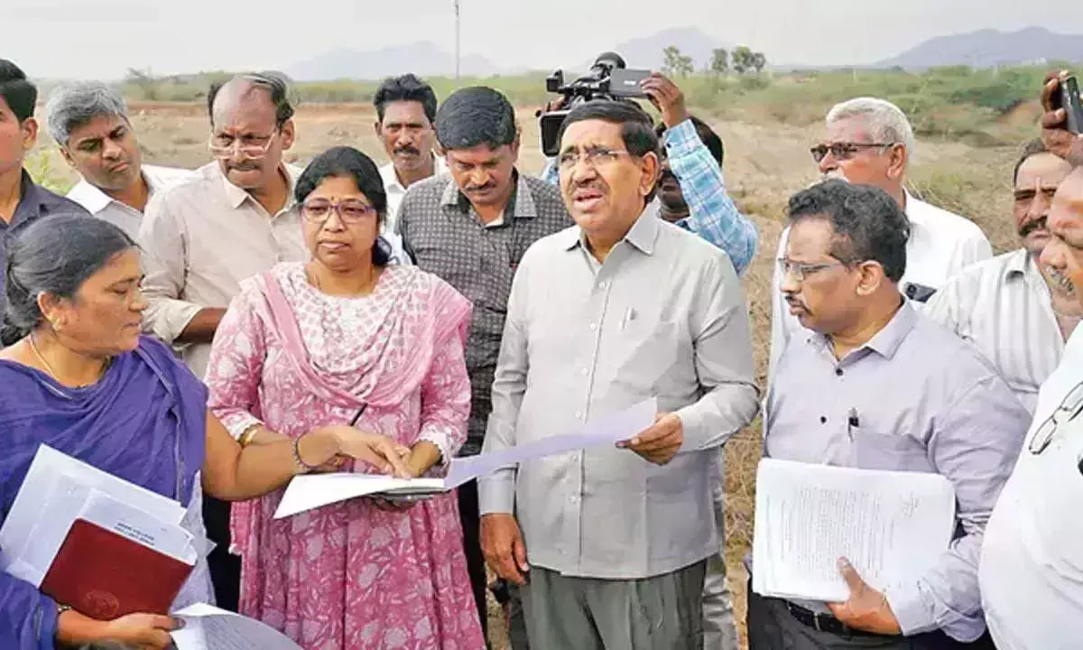 Minister नारायण ने अमरावती पर गलत धारणाओं से किया इनकार, कहा सीएम के पास है दूरदृष्टि Minister नारायण ने अमरावती पर गलत धारणाओं से किया इनकार, कहा सीएम के पास है दूरदृष्टि