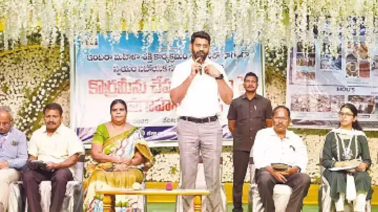 Telangana: महिलाओं से कोर्रा मछली पालन करने का आग्रह Telangana: महिलाओं से कोर्रा मछली पालन करने का आग्रह