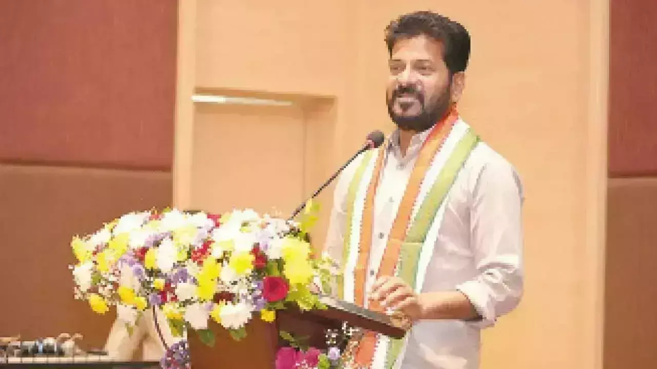 Revanth ने कांग्रेस विधायकों से कहा, सरकारी योजनाओं को लोगों के दरवाजे तक ले जाएं