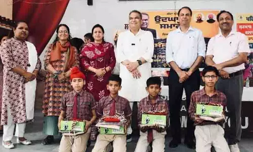 Rajya Sabha MP संजीव अरोड़ा ने छात्रों को यूनिफॉर्म वितरित की, समग्र शिक्षा के महत्व पर जोर दिया