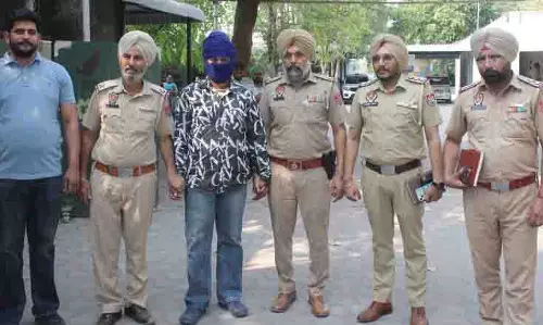 लुटेरे ने SHO की बंदूक छीनी, पुलिस हिरासत से भागने की कोशिश की
