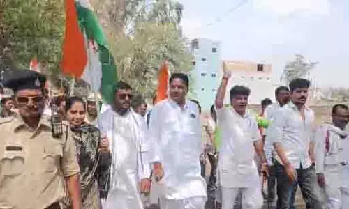 Raisen के कलेक्ट्रेट में कांग्रेसियों ने किया हल्लाबोल विरोध प्रदर्शन