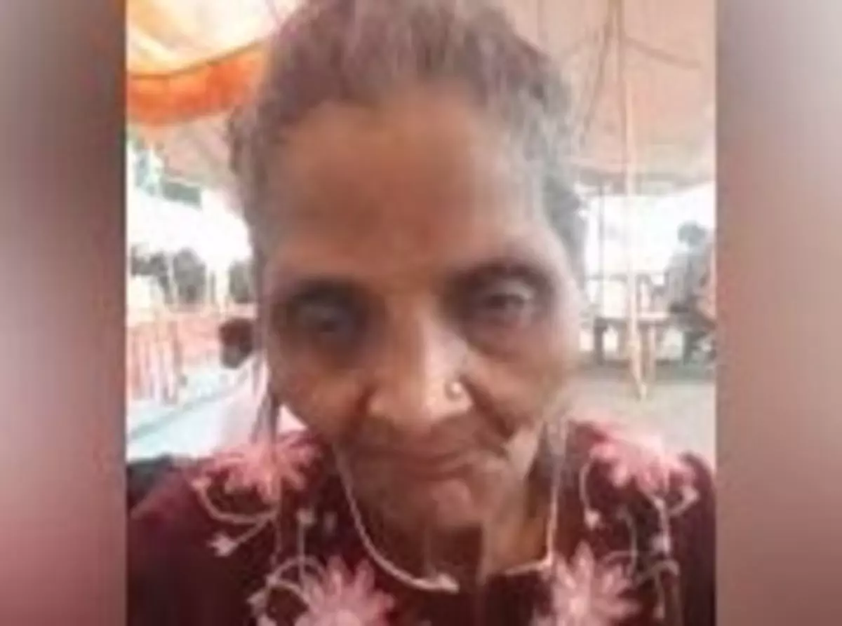 ये कैसी बेटी, जिंदा मां को श्मशान मणिकर्णिका घाट में छोड़कर भागी ये कैसी बेटी, जिंदा मां को श्मशान मणिकर्णिका घाट में छोड़कर भागी