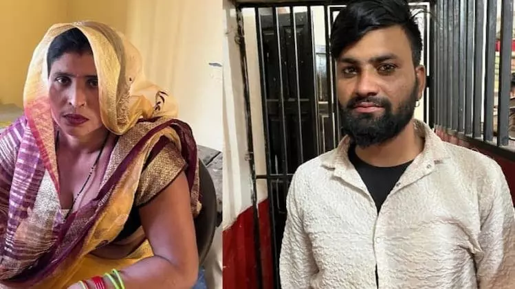 मोबाइल में खुद की खबर देखते थे सास-दामाद, दोनों साथ रहने की जिद पर अड़े मोबाइल में खुद की खबर देखते थे सास-दामाद, दोनों साथ रहने की जिद पर अड़े